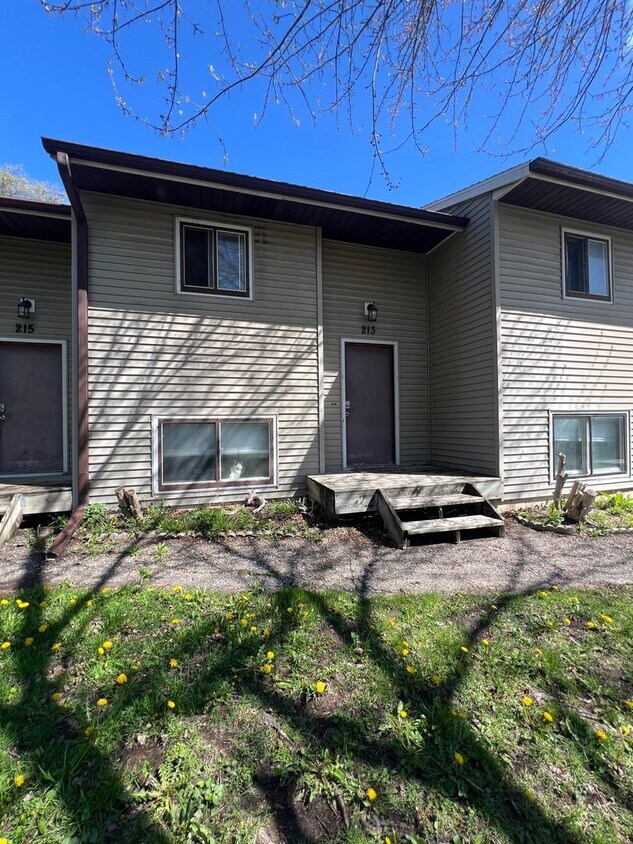 Primary Photo - 2-bedroom, 1.5 bathroom Townhome