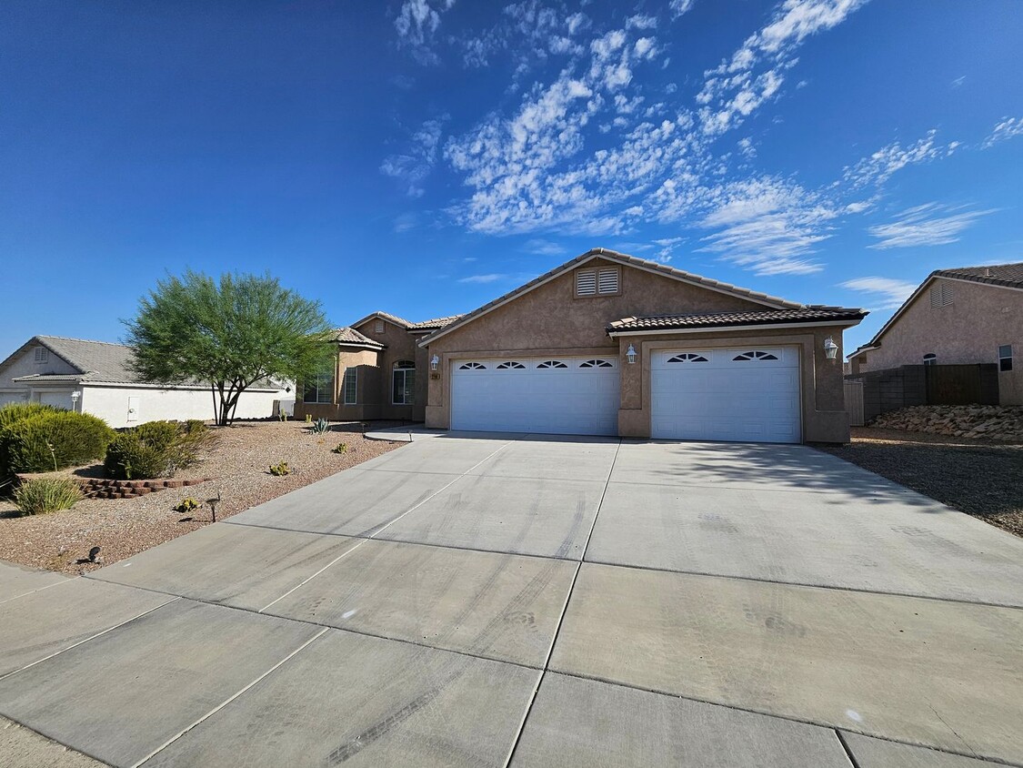 Foto principal - Beautiful Home Located in Desert Foothills