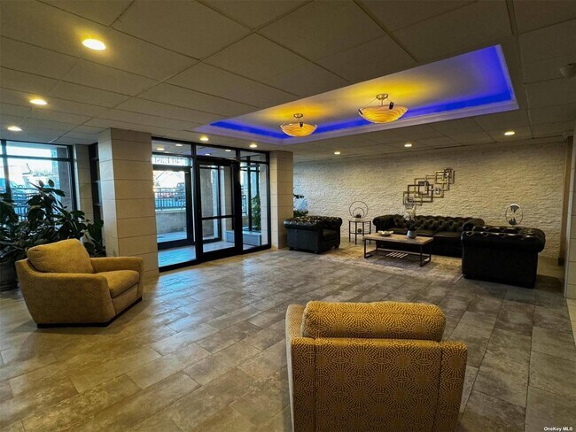 Foto del edificio - 740 E Broadway