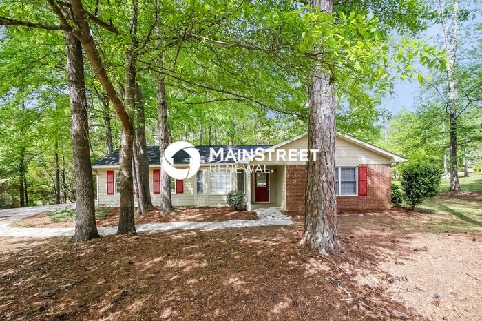 Foto principal - 3 Bedroom Pet-Friendly Home in Conyers, GA...