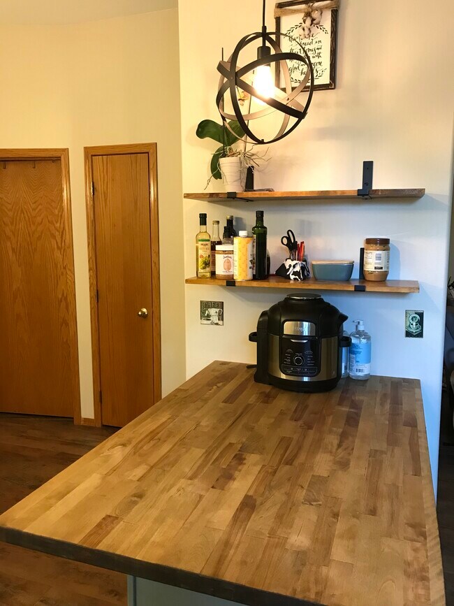 Foto del edificio - 407 Arlene Ave