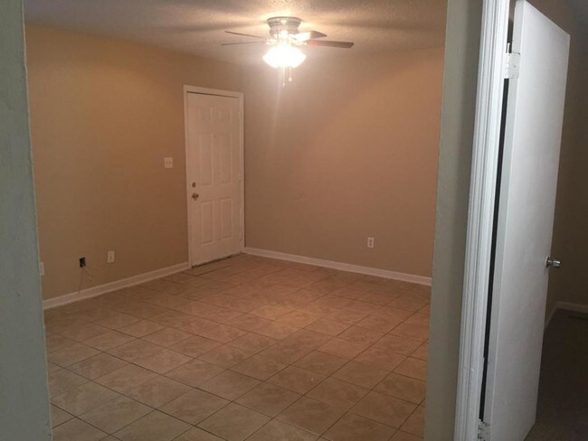 Building Photo - 2121 Pasco Street Apt C