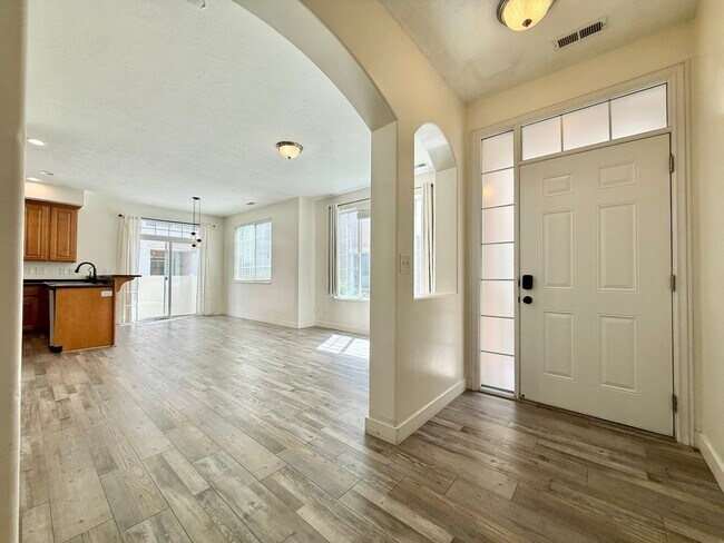 Foto del edificio - 6935 Traveler Ln