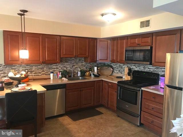 Building Photo - 40 Meadow Rue Ln