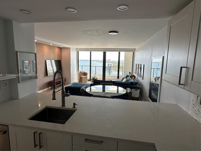 Building Photo - 555 NE 15th St