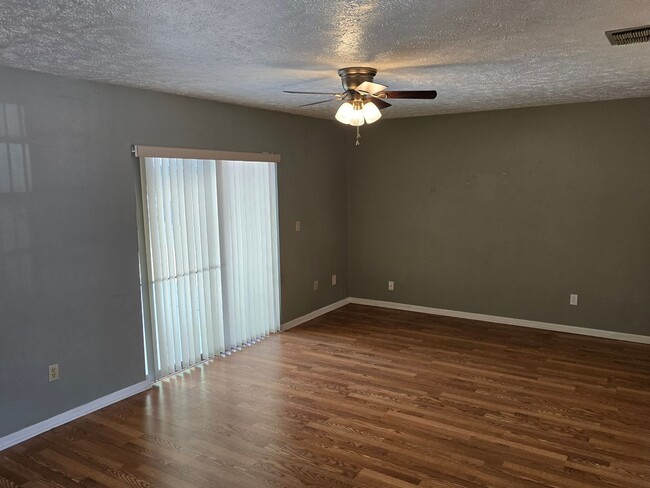 Building Photo - Seffner Home For Rent