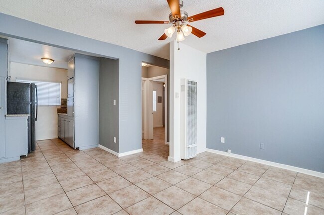 Foto del edificio - 2425 S Ridgeley Dr