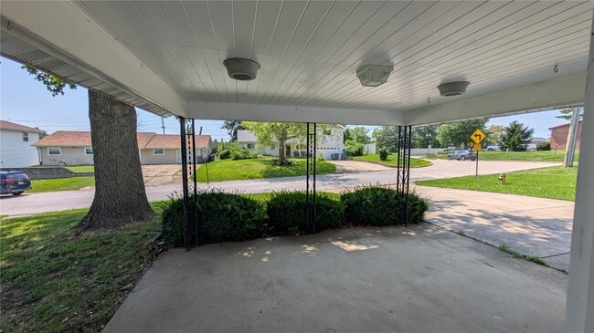 Building Photo - 303 Eggering Dr