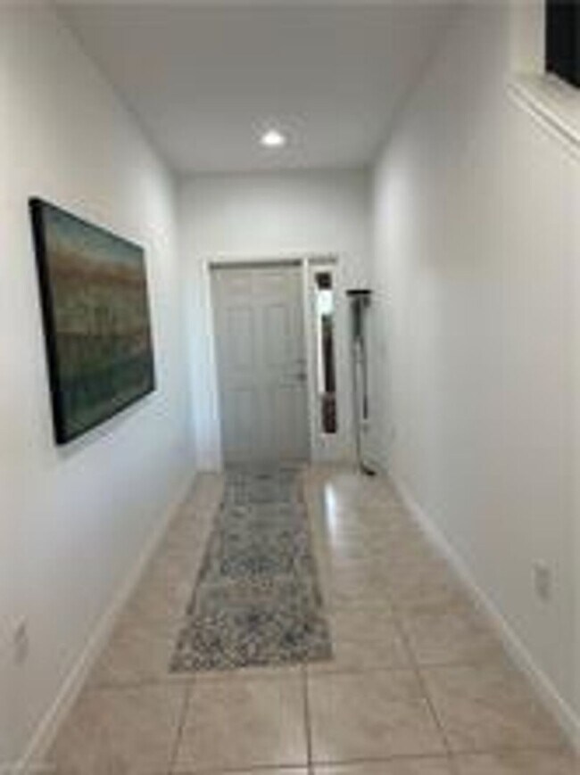 Foto del edificio - **FURNISHED SHORT-TERM RENTAL**GATED COMMU...