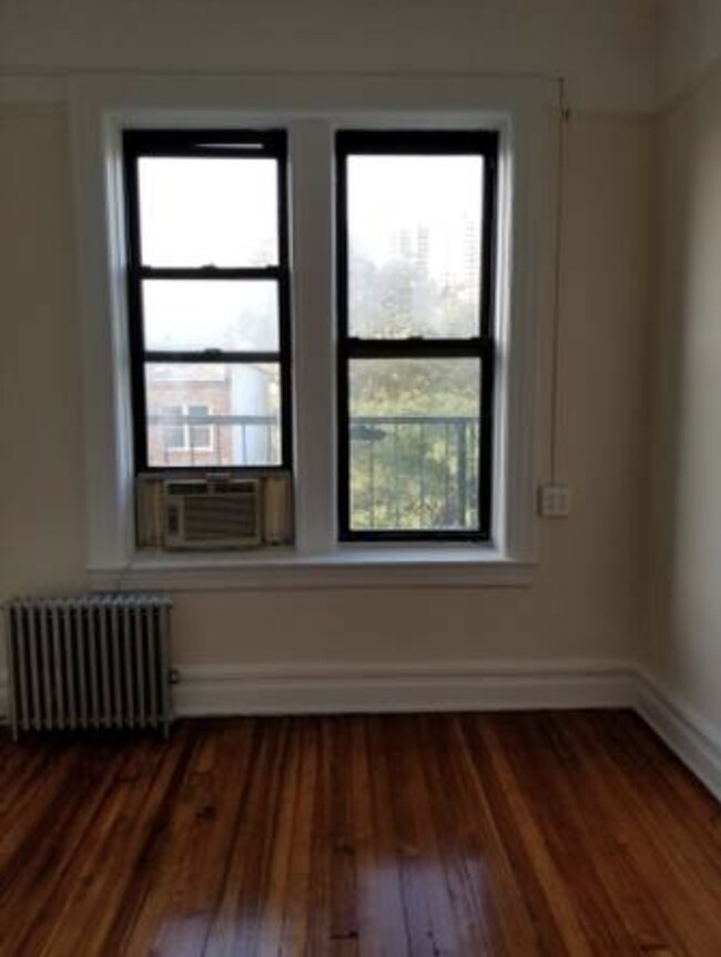 Building Photo - 270 68th St
