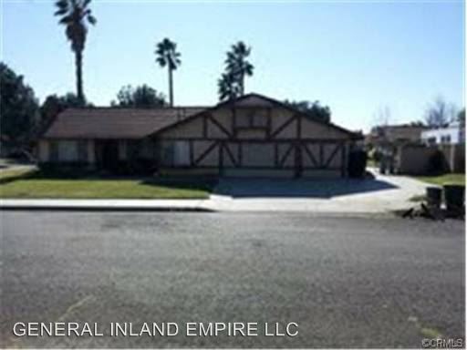 Primary Photo - 2316 N Riverside Ave