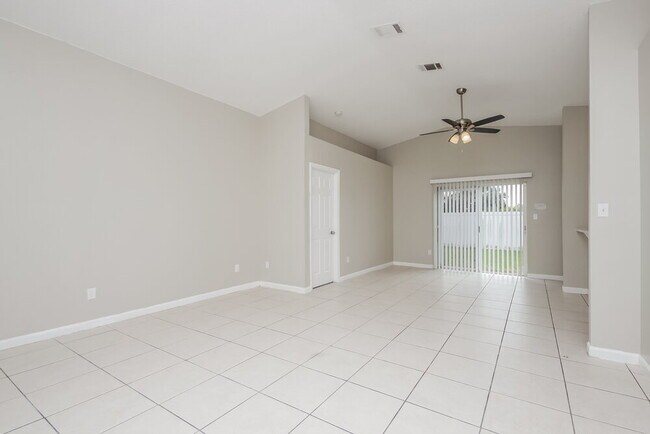 Foto del edificio - 2872 Woodruff Dr