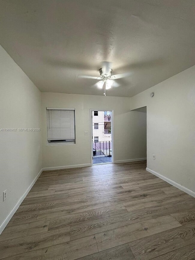 Foto del edificio - 200 NW 13th St