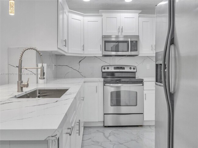 Building Photo - 8620 SW 149th Ave