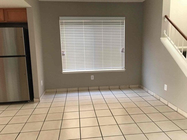 Building Photo - 7118 Shadow Crest Dr