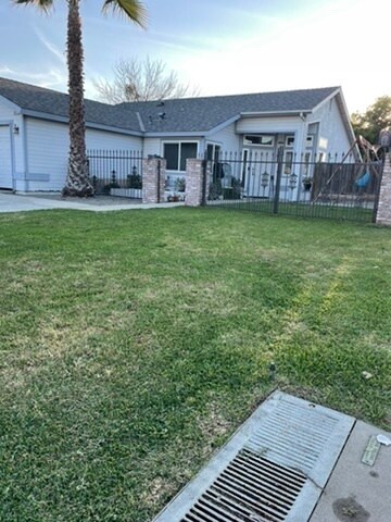 Foto del edificio - 2053 Thompson Ave