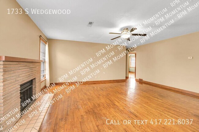 Building Photo - CUTE MIDTOWN 2 BED/1 BATH HOME NEAR BASS P...