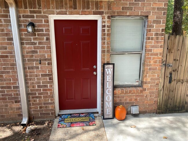 Building Photo - 2802 Elm Grove Ct