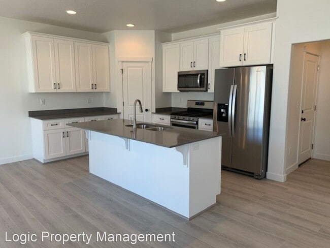 Building Photo - 4 br, 2.5 bath House - 3414 West 15000 South