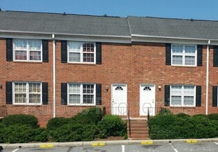 Building Photo - 913 Nottingham Dr