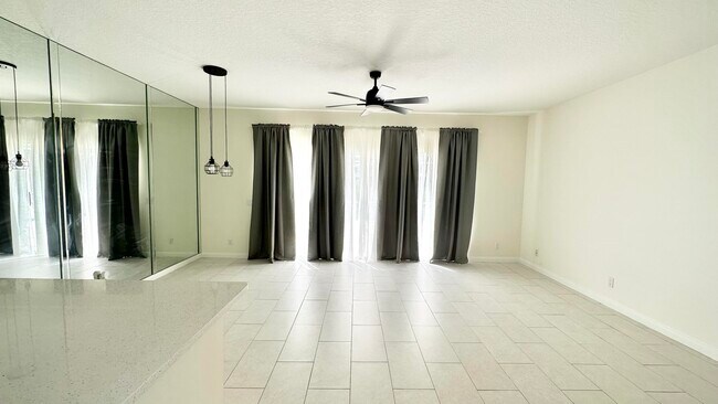 Building Photo - 2103 Tarpon Lake Way