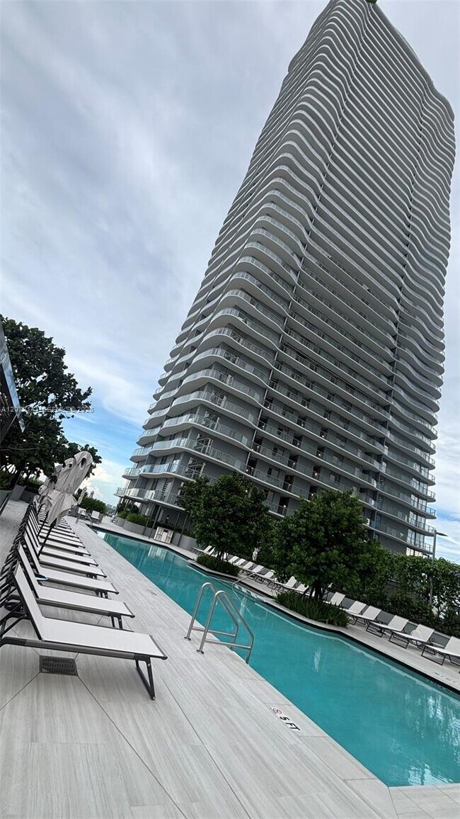Building Photo - 1400 Biscayne Blvd