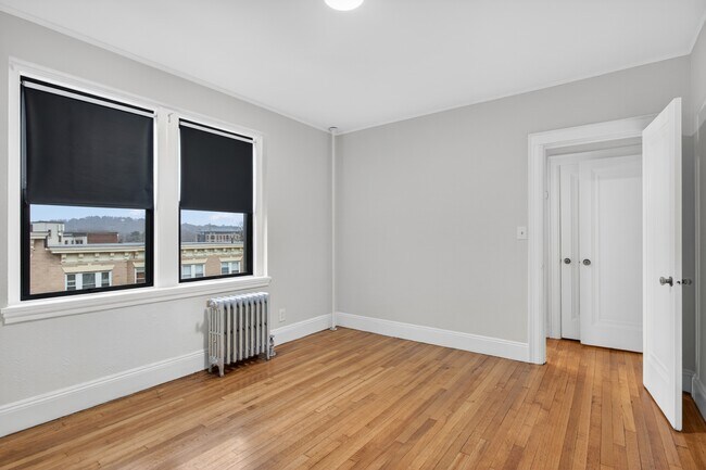 Building Photo - 137 Englewood Ave