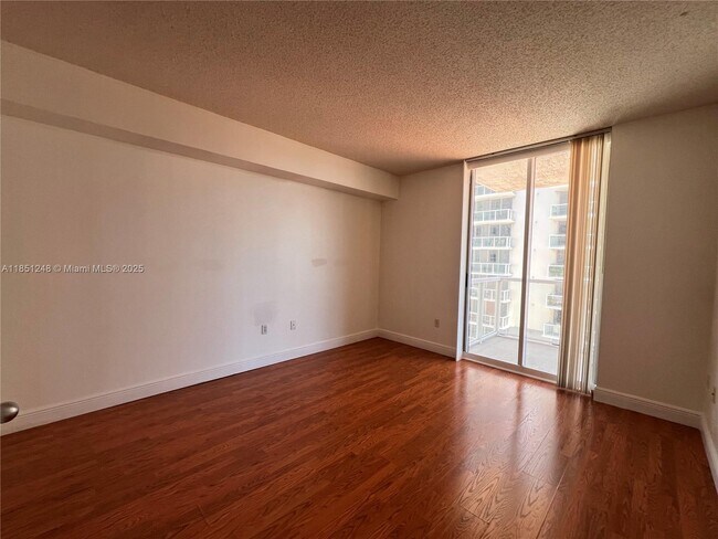 Foto del edificio - 5085 NW 7th St