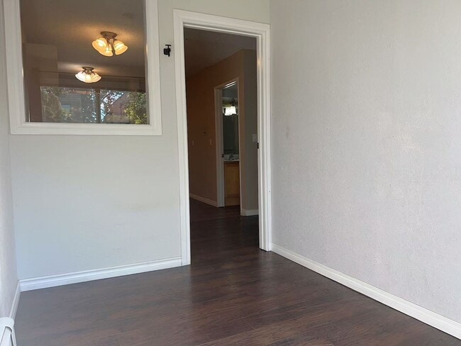 Building Photo - Cozy 1 Bedroom suite in Bankview available from Dec 1st