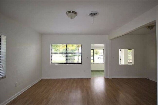 Building Photo - 1495 NE 176th St