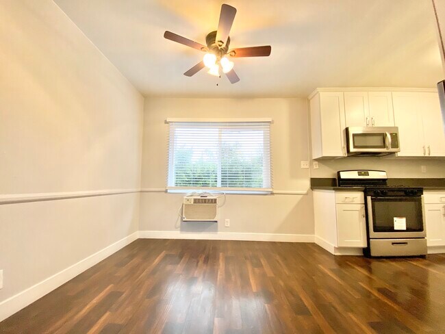 Building Photo - 1256 Tamarind Ave