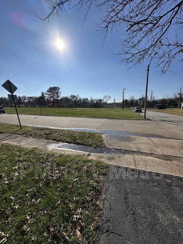 Foto del edificio - 8439 Alder Ave