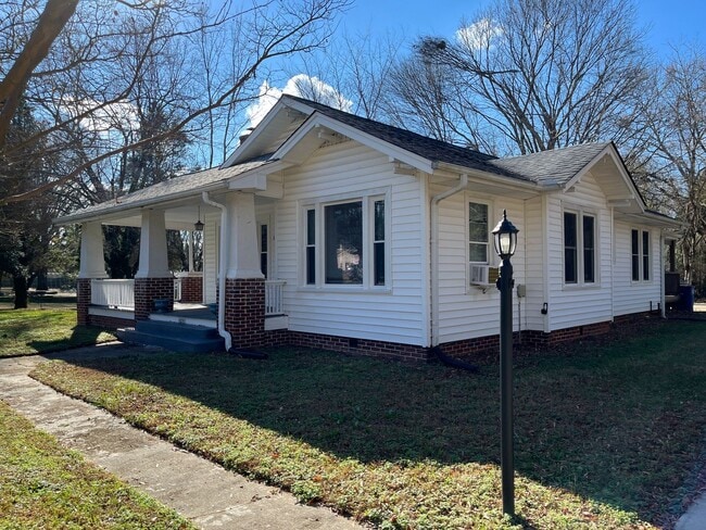 Photo - Charming 2-bedroom, 1-bathroom house