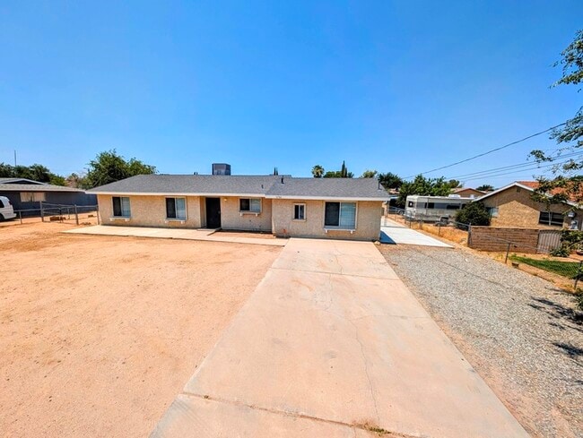 Building Photo - 4 bed with Dual master bedrooms and Solar - Check the 3D tour