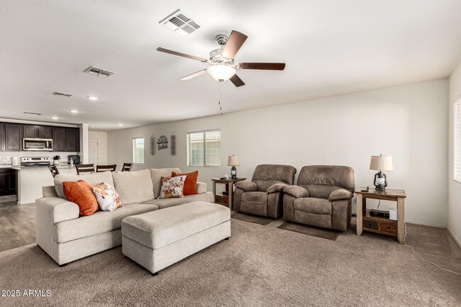 Foto del edificio - 1532 E Inouye Dr