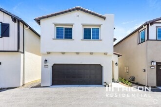 Building Photo - 28205 Dwight Dr