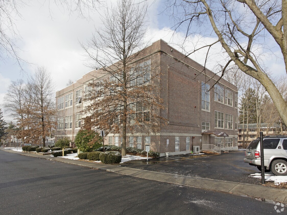 Primary Photo - Belltown Manor