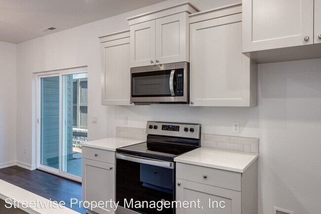 Foto del edificio - 3 br, 2 bath House - 451 NE Greenway Dr
