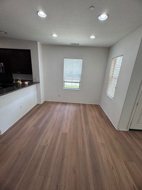 Foto del edificio - 961 Sweetbriar Ln