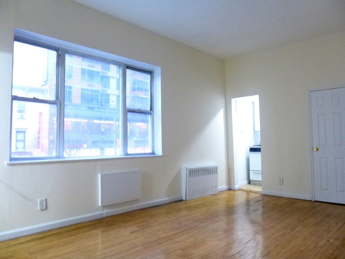 Primary Photo - 245 E 34th St