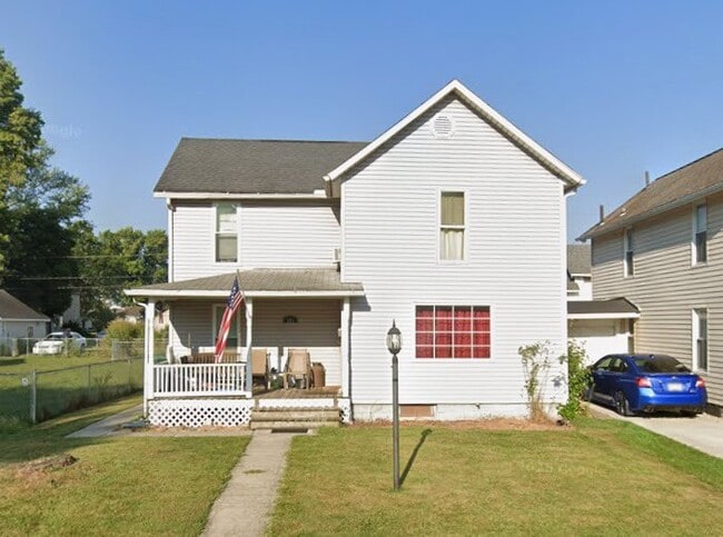 Building Photo - 381 Woods Ave