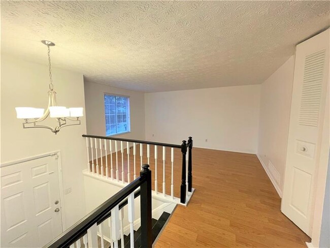 Building Photo - 1504 Robin Hill Dr