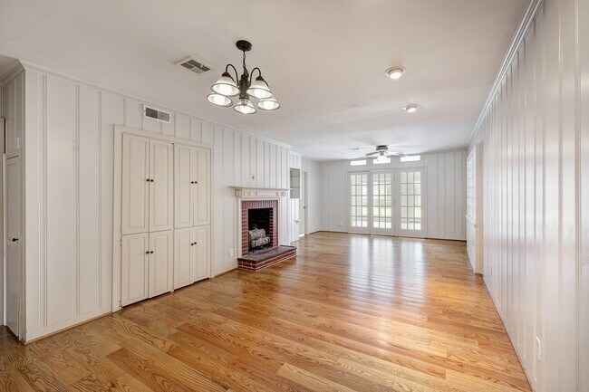 Foto del edificio - 4703 Braeburn Dr