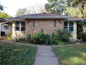 Building Photo - 2616 S 39th Ave