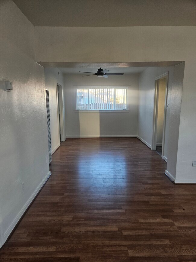 Foto del edificio - 255 E 16th St