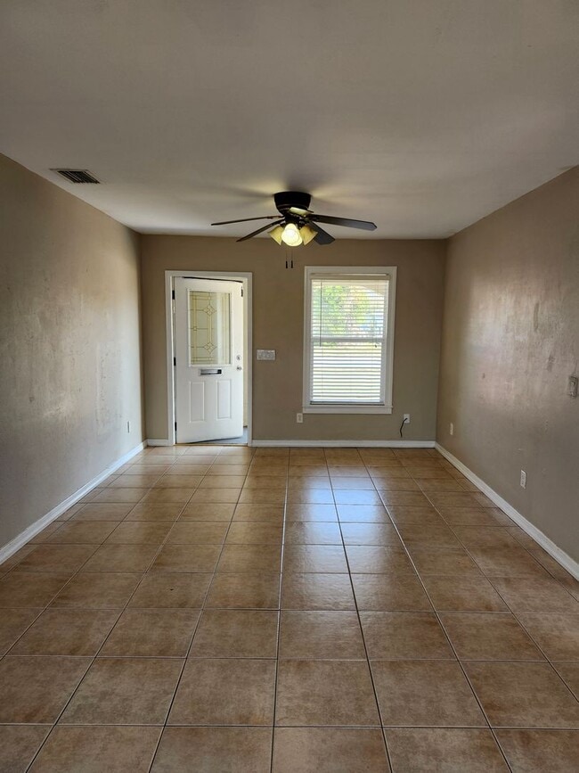 Building Photo - 3365 Normandy Dr