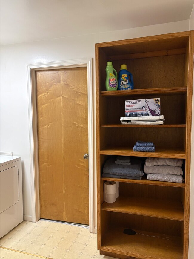 Foto del edificio - 3705 Burchfield Dr