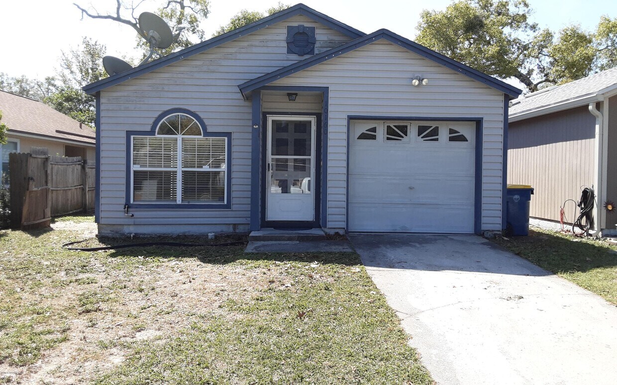 Primary Photo - 10160 Geni Hill Cir N