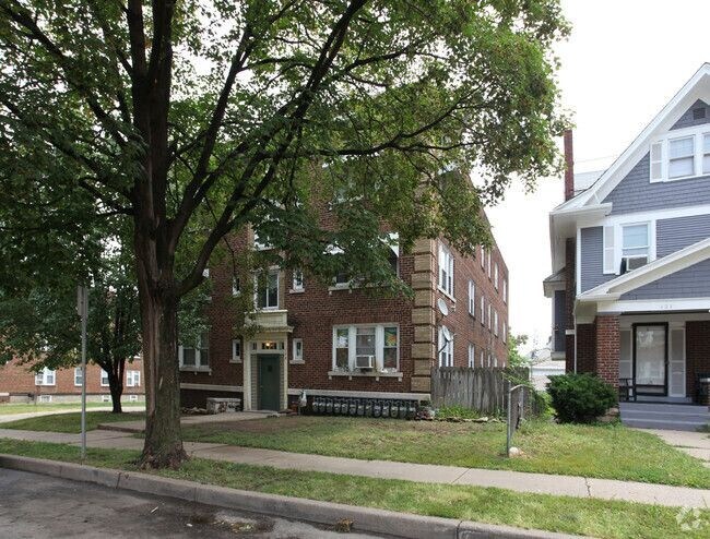 Building Photo - 123 N Lawn Ave 3