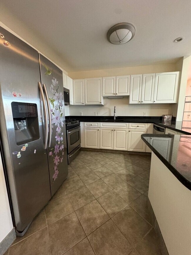 Foto del edificio - Stylish 2BR Condo in Braintree